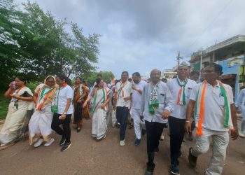 केंद्रातील सरकारला बदलून देशाला गुलामगिरीपासून वाचवा