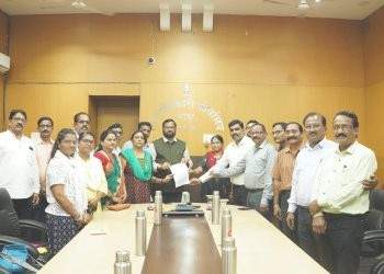 शाळा बंद व शिक्षण क्षेत्रातील कंत्राटीकरण धोरण रद्द करा