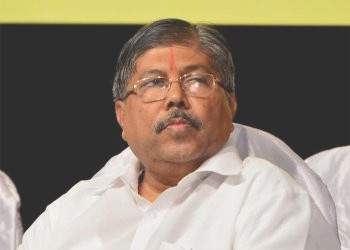 महाराष्ट्रातील वरिष्ठ कॅबिनेट मंत्र्यावर शाईफेक