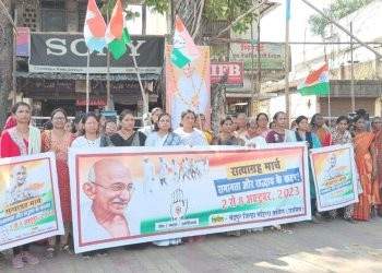 या गोष्टींचा निषेध करण्यासाठी महिला काँग्रेसच्या वतीने सत्याग्रह मार्च