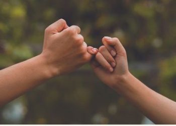 वचनबद्ध नाते याविषयीं कवयित्री हर्षा भुरे यांनी लिहिलेली अप्रतिम कविता