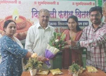 वंचित उपेक्षिता साठी दिवाळ फराळ व साहित्य वितरण