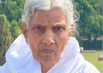 माजी राज्यमंत्री व ड्रेगन पॅलेस निर्मात्या सुलेखाताई कुंभारे यांना मातृशोक