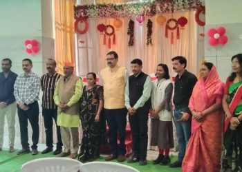 सिंधूताई सपकाळ यांचे सुपुत्र श्री.अरुणजी सपकाळ यांच्या हस्ते धामणगाव रेल्वे येथील विविध क्षेत्रातील मान्यवरांचा सत्कार.