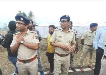 वनमंत्री सुधीर मुनगंटीवार यांच्या ताडोबा जटायू मुक्त कार्यक्रमात पत्रकारांशी भेदभाव