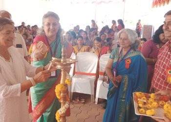 आरोहच्या रंगोत्सव स्नेहमिलन आणि प्रदर्शनाचे उद्घाटन