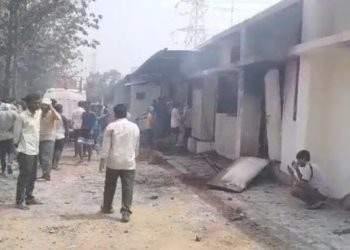 चार महिलांसह सहा जणाचा जागीच मृत्यू