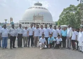 नागपुरातील भीमपुत्रांनी घेतला पुढाकार; दीक्षाभूमी येथे स्वच्छ दीक्षाभूमी मोहीम | Diksha Bhoomi