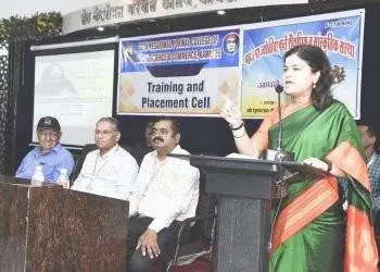 माजी खासदार पूनम महाजन यांनी सांगितल्या रोजगार संधी