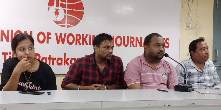 filter: 0; jpegRotation: 0; fileterIntensity: 0.000000; filterMask: 0; module:1facing:0;
hw-remosaic: 0;
touch: (-1.0, -1.0);
modeInfo: ;
sceneMode: Night;
cct_value: 0;
AI_Scene: (-1, -1);
aec_lux: 0.0;
hist255: 0.0;
hist252~255: 0.0;
hist0~15: 0.0;