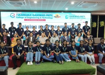 Mavericks Team Reinstalled at Tulsiramji Gaikwad-Patil College; Infosys Expert Guides Students on Career Readiness Session