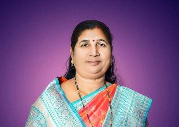 पती सेवानिवृत्त होताच पत्नी बनली महापौर